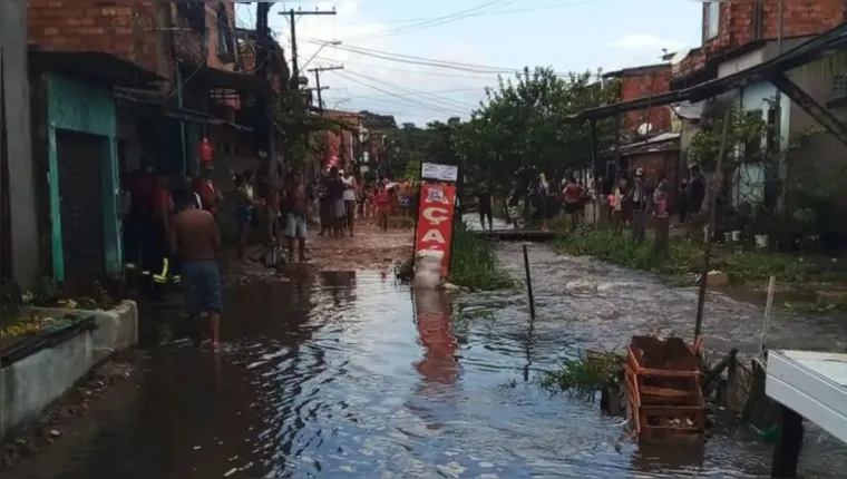 Imagem ilustrativa da notícia Homem cai e some em canal de Belém após forte chuva