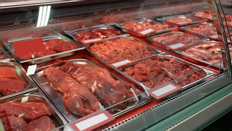 Imagem ilustrativa da notícia Artigo de luxo: homem furta 35 kg de carne de supermercado