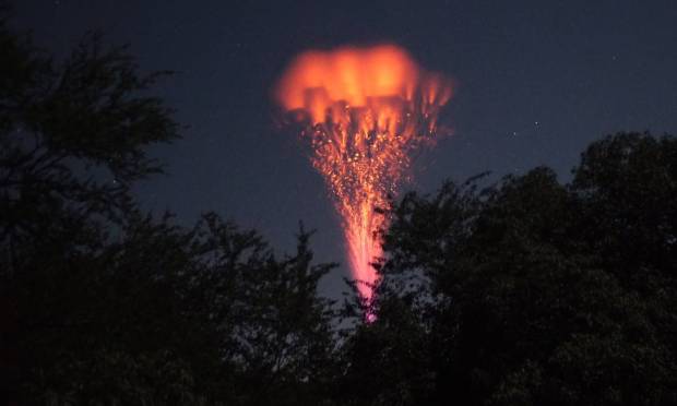 Video: Extremely Rare Lightning with “Fire Balls” Appears in the Sky |  Bizarre |  Online Diary