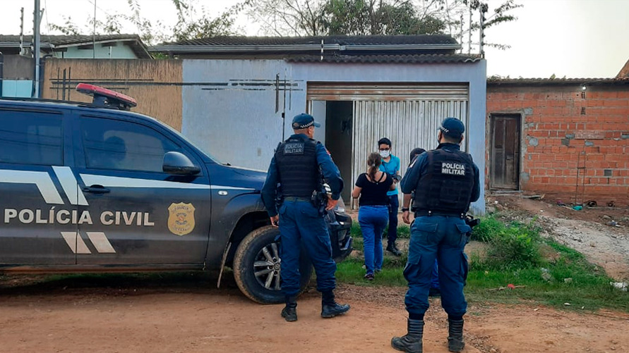 Homens da Polícia foram acionados para averiguar uma situação de suspeita de feminicídio no bairro Morada Nova