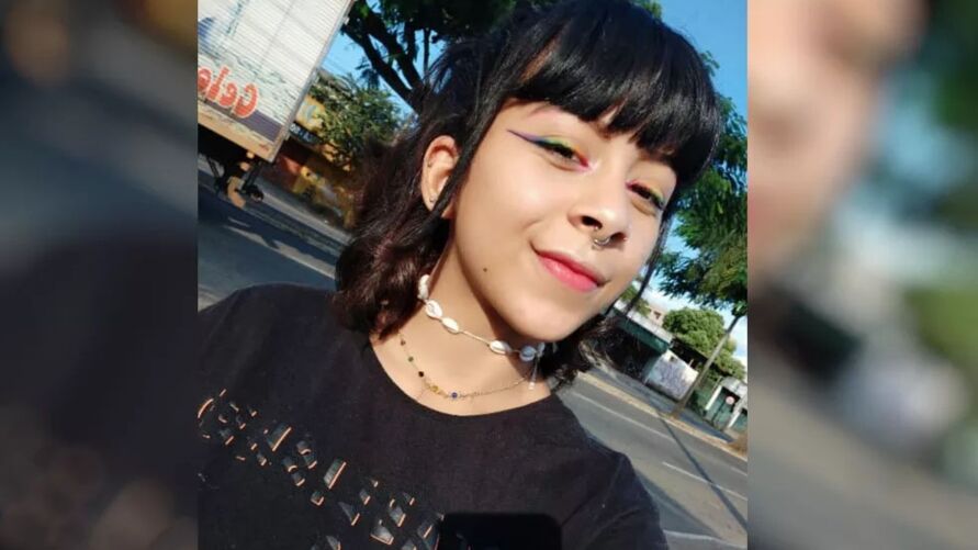 Segundo a mãe da vítima, ela foi chamada para a morte, pois já estava em casa de pijama quando os amigos apareceram. Segundo a mãe da vítima, ela foi chamada para a morte, pois já estava em casa de pijama quando os amigos apareceram.