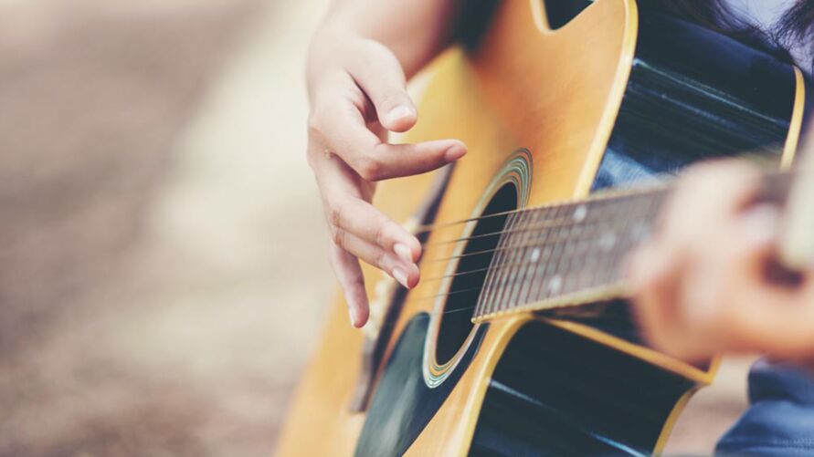 Imagem ilustrativa da notícia: Musicoterapia: veja 4 atividades para praticar em casa