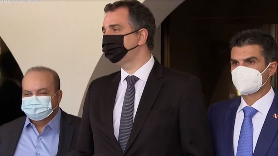 Governador do Distrito Federal, Ibaneis Rocha (à esq.); ao centro Rodrigo Pacheco; governador Helder Barbalho (à dir.) Governador do Distrito Federal, Ibaneis Rocha (à esq.); ao centro Rodrigo Pacheco; governador Helder Barbalho (à dir.)