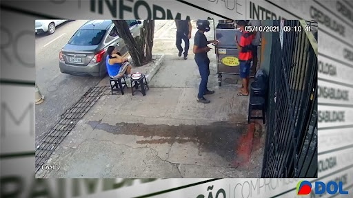 Imagem ilustrativa da notícia: Vídeo: criminoso rouba carro de lanche em Belém. Veja 