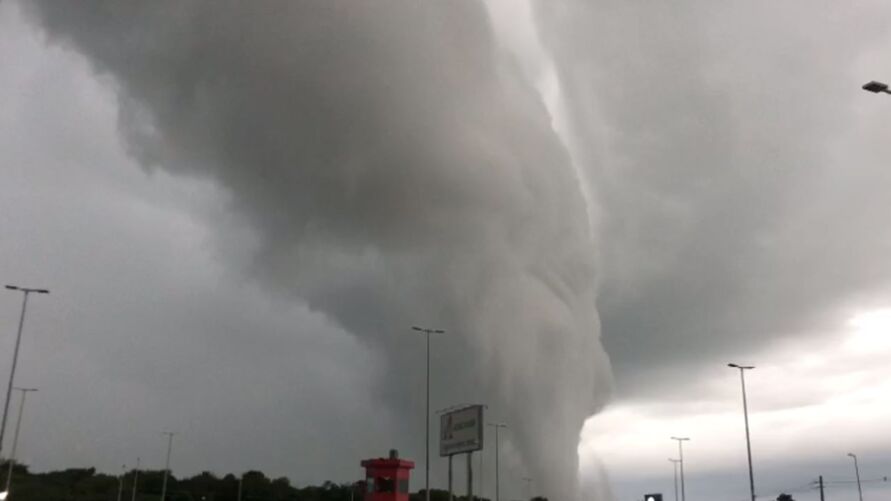 Imagem ilustrativa da notícia Vídeo: nuvem gigantesca causa pânico em Castanhal