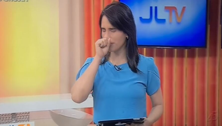 Imagem ilustrativa da notícia Vídeo: apresentadora da Globo fica sem ar e engasga ao vivo