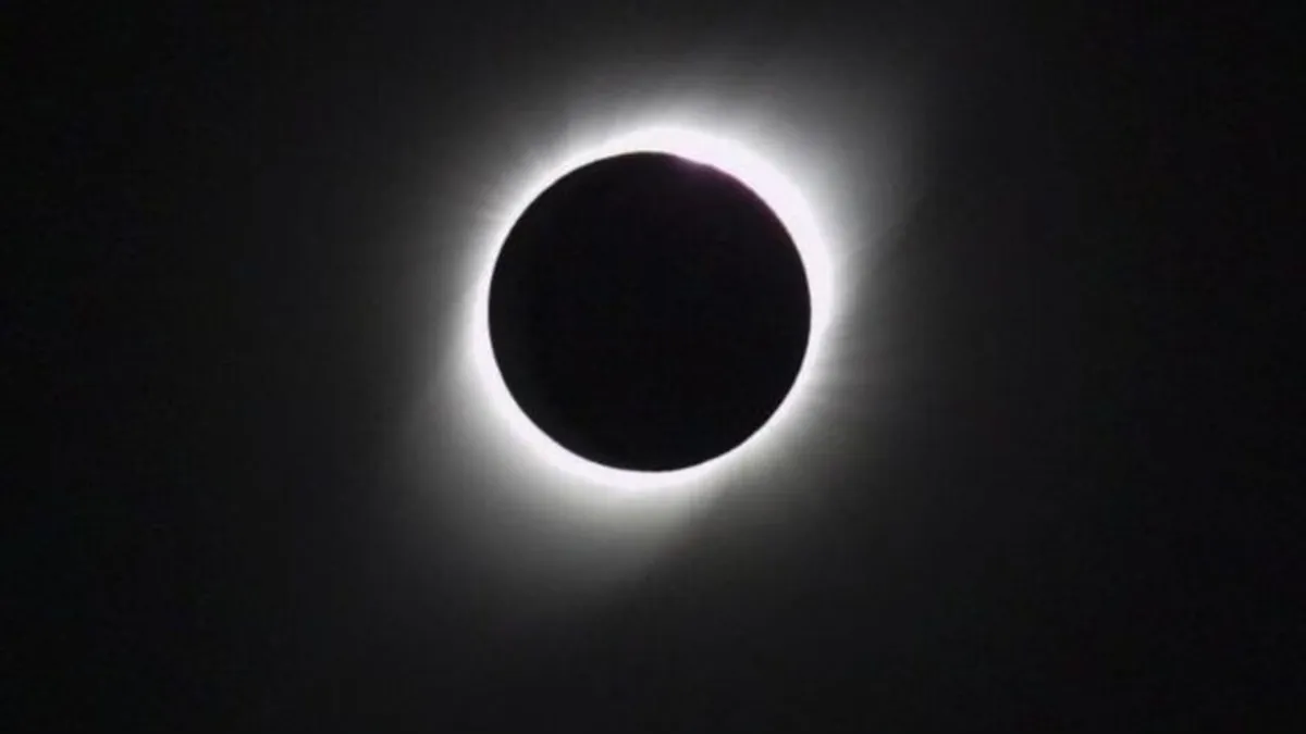 Imagem ilustrativa da notícia Vídeo: eclipse solar deixa parte da Terra no escuro  