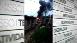 Imagem ilustrativa da notícia Vídeo: fogo destrói casa em Belém e deixa vizinhos em pânico
