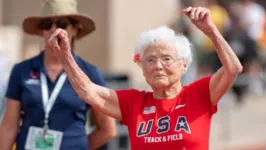 Julia Hawkins quebrou o recorde dos 100 metros rasos ao completar a prova aos 105 anos de idade
