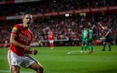 A equipe do Benfica foi superior e garantiu o primeiro gol aos três minutos de jogo