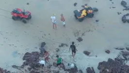 Imagem ilustrativa da notícia Jovem cai de penhasco na praia de Pipa durante passeio