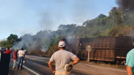 Pela gravidade do acidente é bem provável que os dois motoristas tenham morrido. 