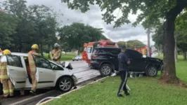 Imagem ilustrativa da notícia Delegado foge após bater viatura e deixa vítima grave