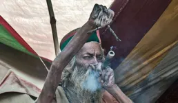 Amar Bharati decidiu largar tudo para dedicar toda a vida a Shiva, uma divindade hindu