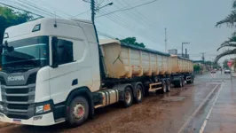Caminhão carregado com estacas foi apresentado na Semma 