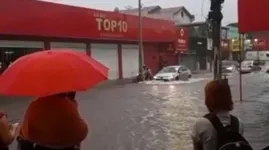 Avenida Nagib Mutran no núcleo Cidade Nova totalmente alagada