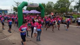 Aproximadamente 300 pessoas se inscreveram para participar da corrida e quase 100 pessoas participaram do passeio ciclístico