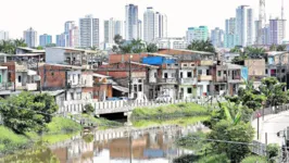 Crescimento desordenados em áreas ocupadas aumenta riscos para moradores e ambiente