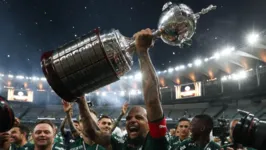 Felipe Melo chegou ao Palmeiras em 2017 e, com a camisa alviverde, conquistou dois títulos da Libertadores (2020 e 2021), um Campeonato Brasileiro (2018), uma Copa do Brasil (2020) e um Campeonato Paulista (2020).