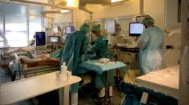 Dos 18 pacientes no centro de terapia intensiva para Covid-19 deste hospital em Leipzig, 14 não foram vacinados