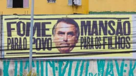 Nos outdoors contém mensagens sobre a situação econômica do país, como o alto preço dos combustíveis e a fome, as imagens também fazem referência aos filhos do presidente.
