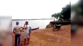 Moradores de Barreira de Campo, que possuem barcos e lanchas fazem uma força tarefa no rio Araguaia, na intenção de encontrar as pessoas desaparecidas