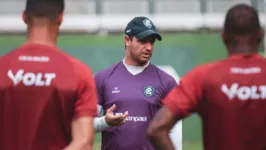  Felipe Conceição conversa com o time em treinamento antes da partida contra o Londrina-PR.