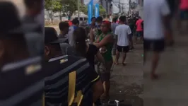 Fila de torcedores do Papão para comprar os ingressos para o Re-Pa.