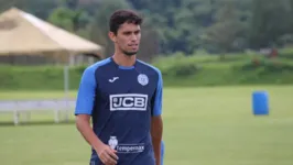 O jogador conquistou o acesso com o Vila na temporada passada e ajudou o Criciúma a subir de divisão novamente