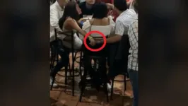 Imagem ilustrativa da notícia Vídeo: homem trai namorada descaradamente durante festa
