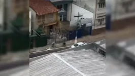 Imagem ilustrativa da notícia Morador filma furto de fios de internet em rua de Belém
