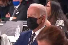 Joe Biden foi flagrado no dia em que foi iniciada a Conferência