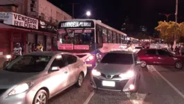 Manifestação entrou pela noite nesta terça-feira (30)