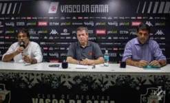 Adriano Mendes, VP de Finanças, Jorge Salgado e Roberto Duque Estrada, 2º VP em coletiva do Vasco.