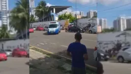 Vídeo mostra ambulâncias saindo do local