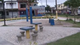 Praça onde criança brincava antes de ser atingida. Médicos temem que ela possa ficar paraplégica