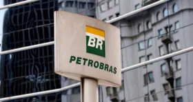 Imagem ilustrativa da notícia Petrobras abre 4,5 mil vagas e salários de mais de R$ 11 mil