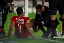 Jogador se lesionou durante o jogo do Benfica contra o Braga
