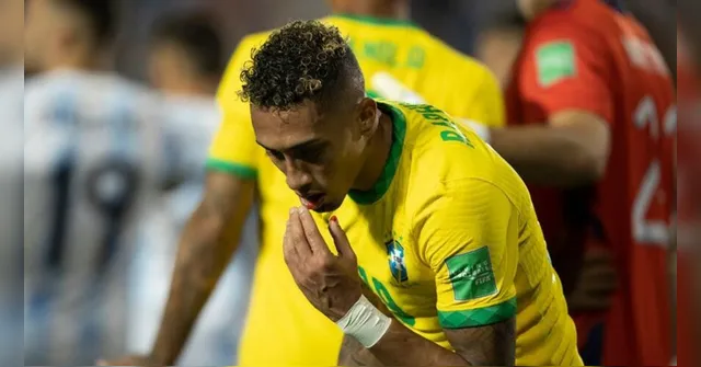 Imagem ilustrativa da notícia Otamendi cita que não deu cotovelada em Raphinha: "só bola"