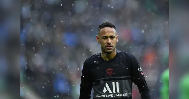 Imagem ilustrativa da notícia De muletas, Neymar diz que "voltará mais forte"