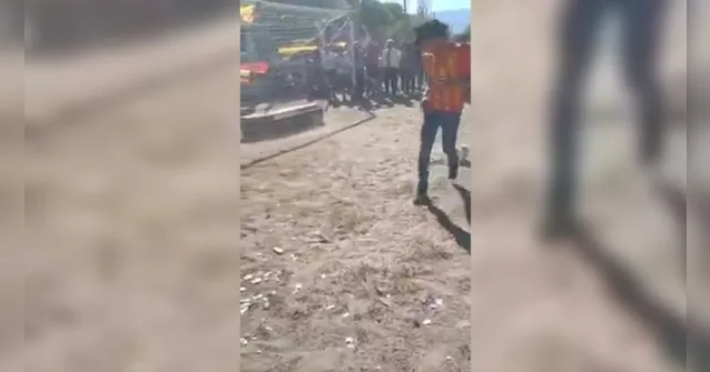 Imagem ilustrativa da notícia Vídeo: goleiro morre e amigos cobram pênaltis contra caixão