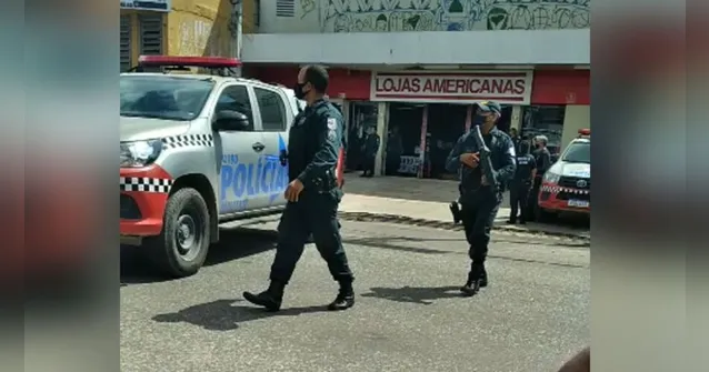 Imagem ilustrativa da notícia Assaltantes invadem loja e fazem reféns no Guamá; assista!