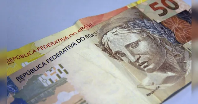 Imagem ilustrativa da notícia Abono: professores públicos podem receber até R$14 mil 