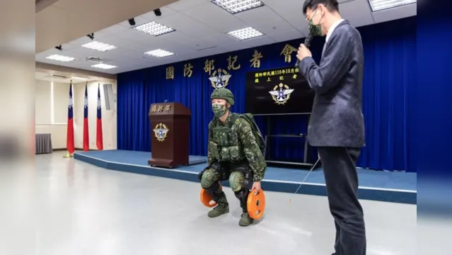 Imagem ilustrativa da notícia China lança 'armadura do Homem de Ferro' para soldados