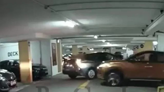 Imagem ilustrativa da notícia Vídeo: Motorista tenta "roubar" vaga e o pior acontece