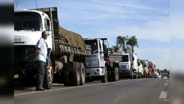 Imagem ilustrativa da notícia Greve dos caminhoneiros tem baixa adesão no país