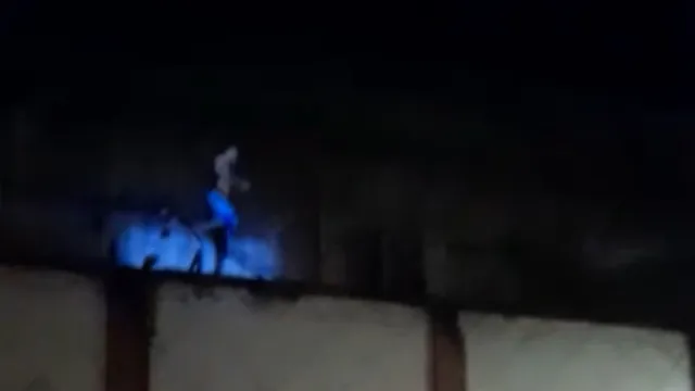 Imagem ilustrativa da notícia Vídeo:
“Miranha” escala parede e tenta furtar Cine Olympia