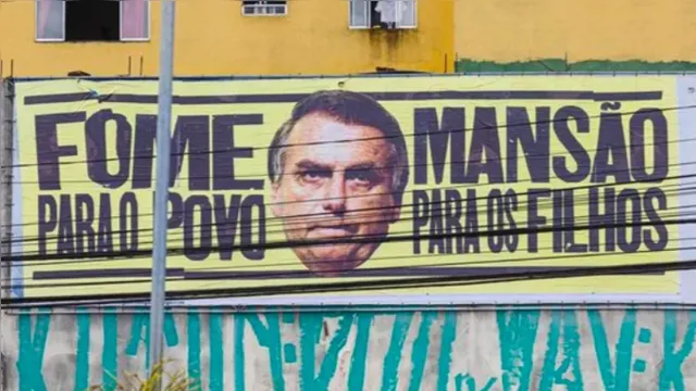 Imagem ilustrativa da notícia Outdoors criticando Bolsonaro são instalados pelo Brasil 
