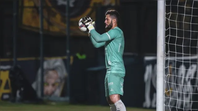 Imagem ilustrativa da notícia Remo quer renovar com goleiro e volante segue no Parazão