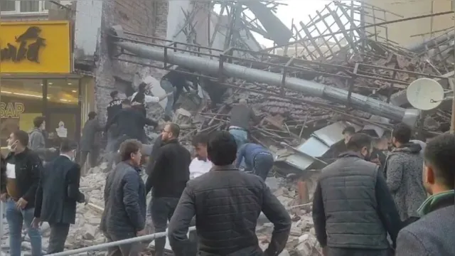 Imagem ilustrativa da notícia Vídeo: prédio desaba com mais de 20 pessoas na Turquia
